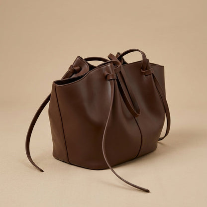 Sac Cabas Ailé VALMONT café, détail du cuir
