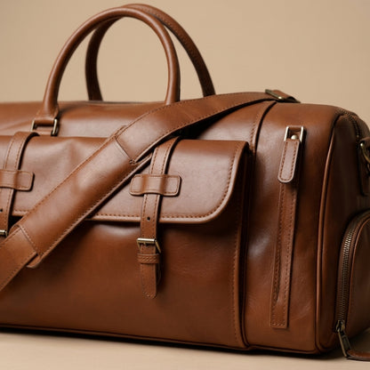 Sac Weekender VALMONT Cuir Crazy Horse Marron, détail du grain de cuir