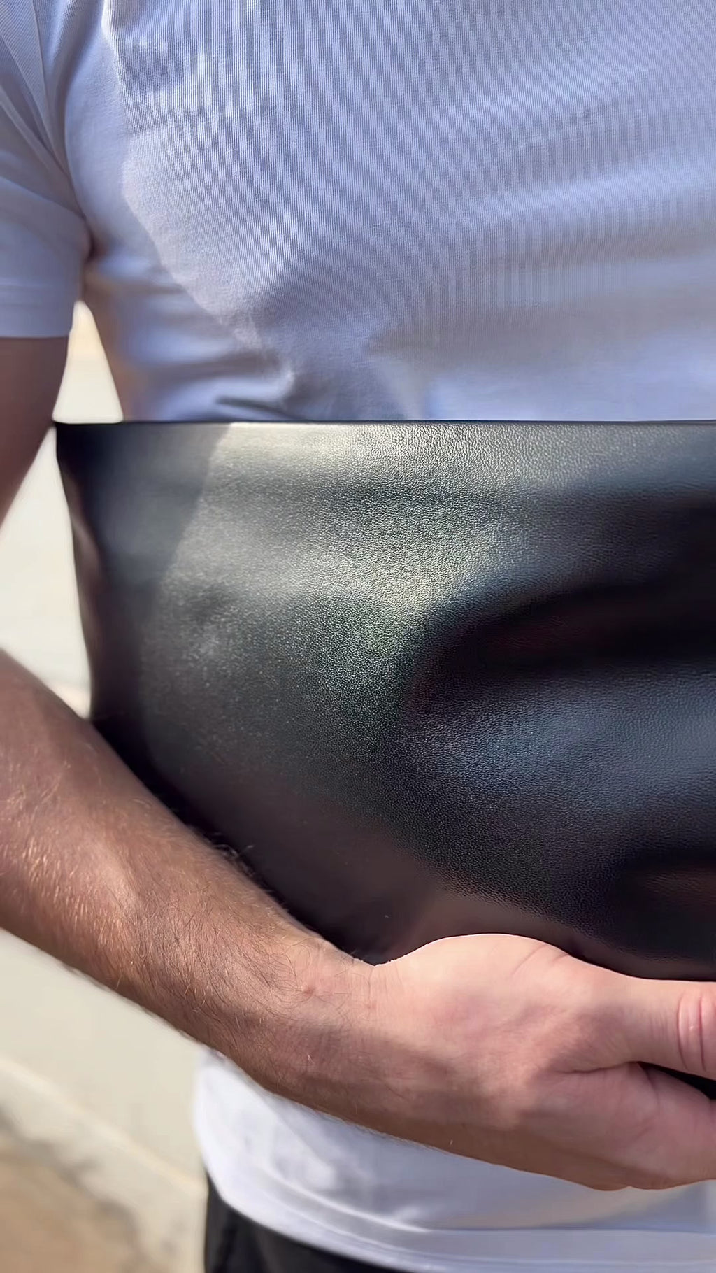 Pochette en cuir noir "Bastion" | VALMONT