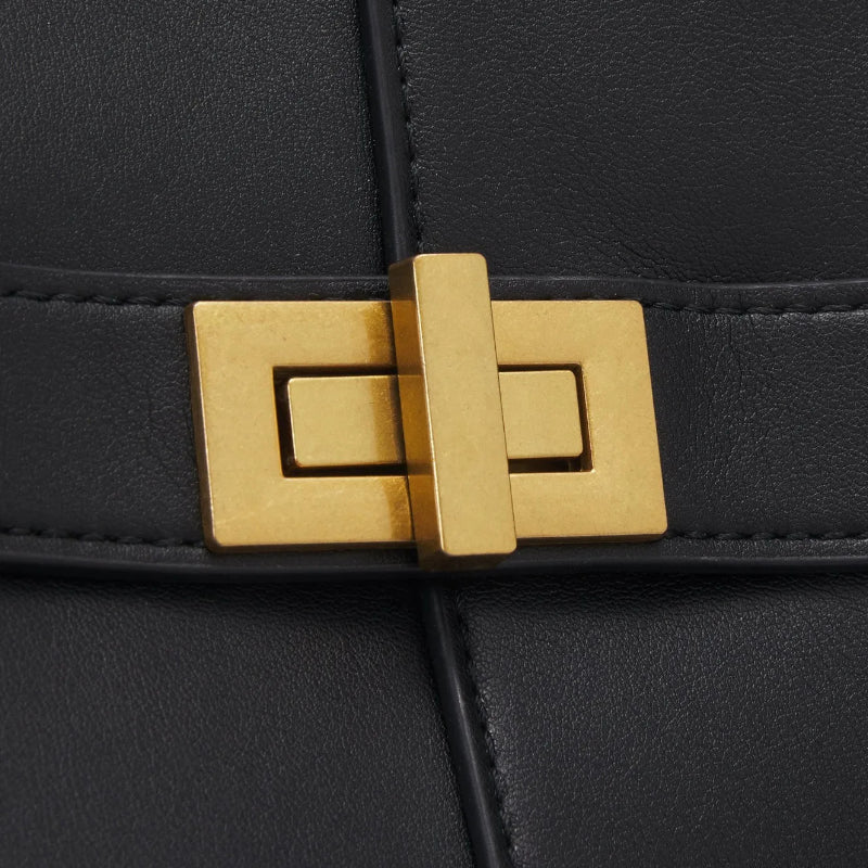 Sac Cabas Ailé VALMONT noir porté en situation